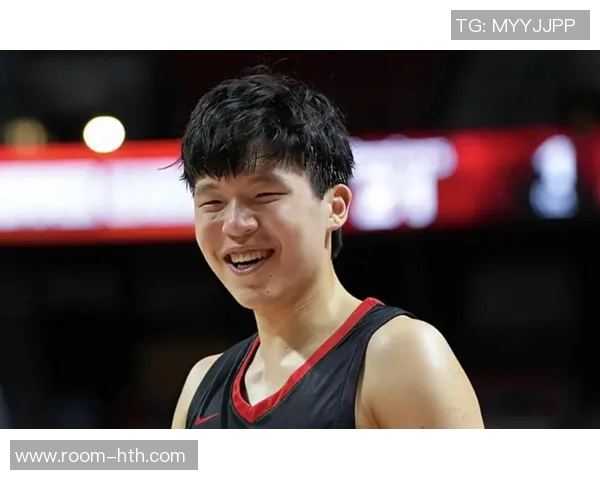 狄龙上半场表现抢眼8中3贡献7分1板3助2断成功对抗杨瀚森 狄龙上半场表现抢眼8中3贡献7分1板3助2断成功对抗杨瀚森